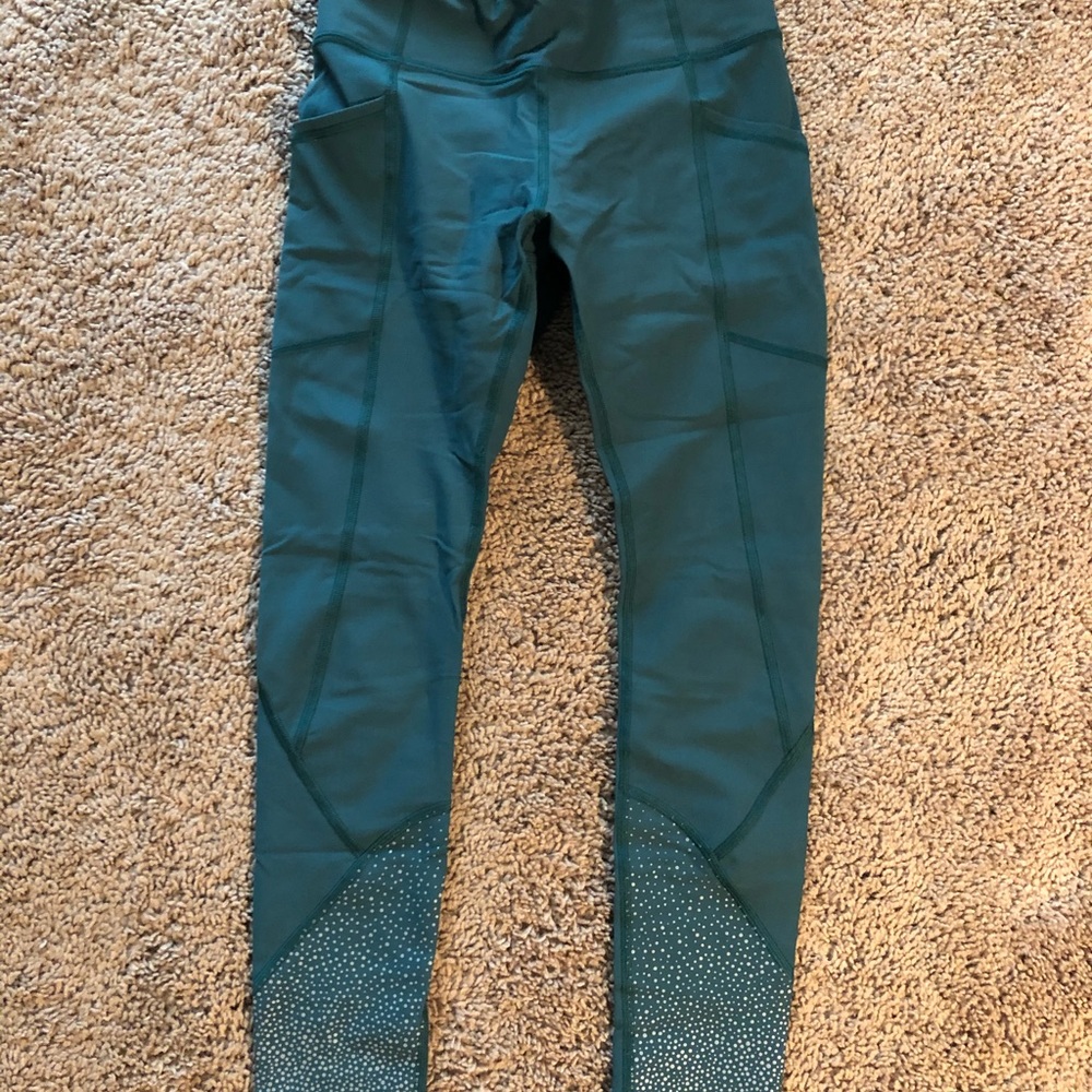 Lulu lemon cropped leggings, size 4